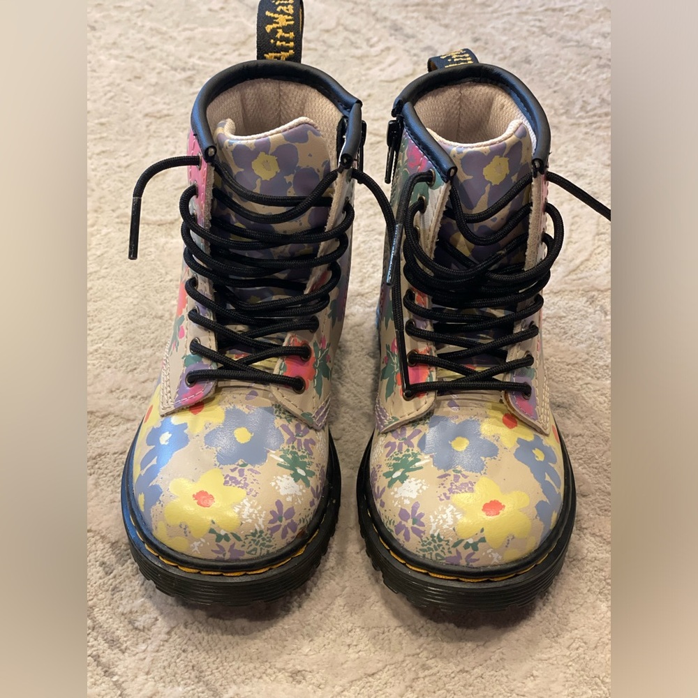 Dr. Martens toddler size 9 NWOT